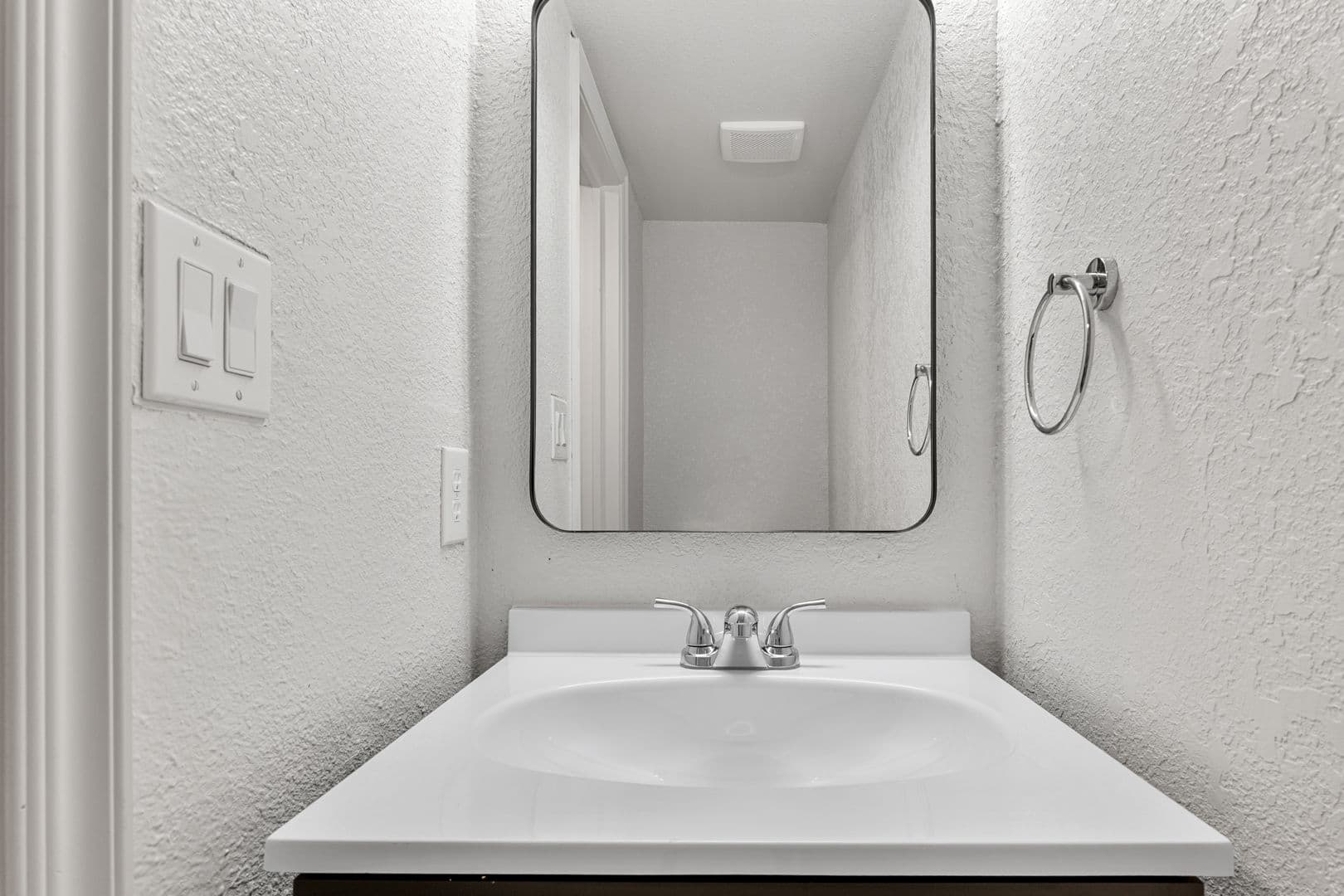 Tulsa Apartment: 10951 E 23rd St