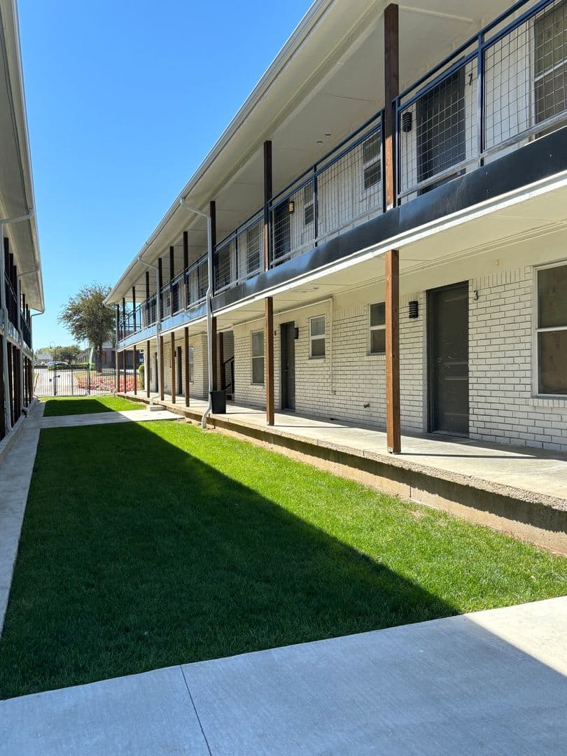 Tulsa Apartment: 7845 E 49th St