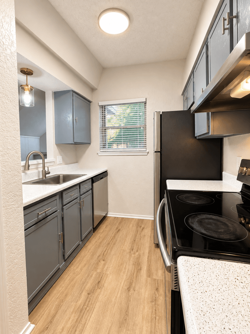 Tulsa Apartment: 6602 S Zunis Ave