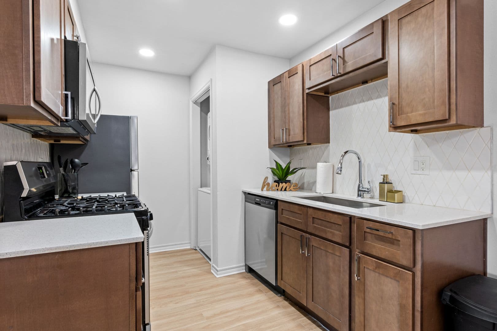 Tulsa Apartment: 1329 E 64th St