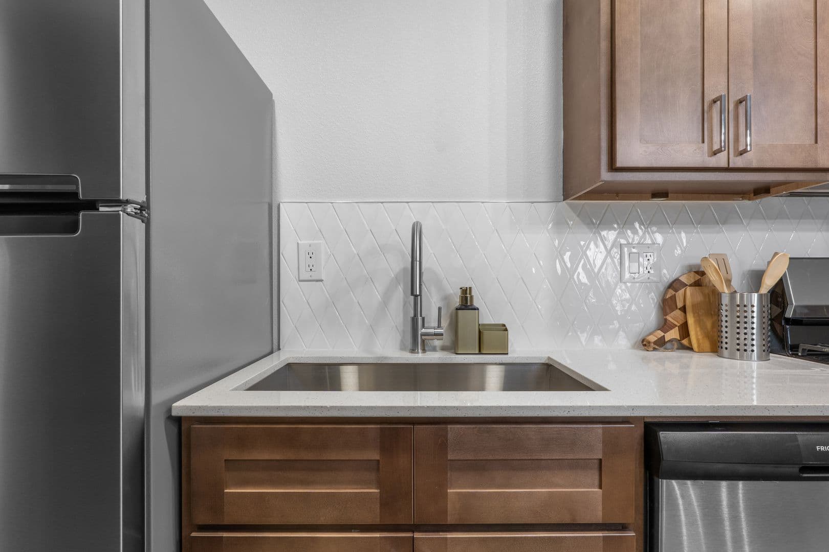 Tulsa Apartment: 1329 E 64th St
