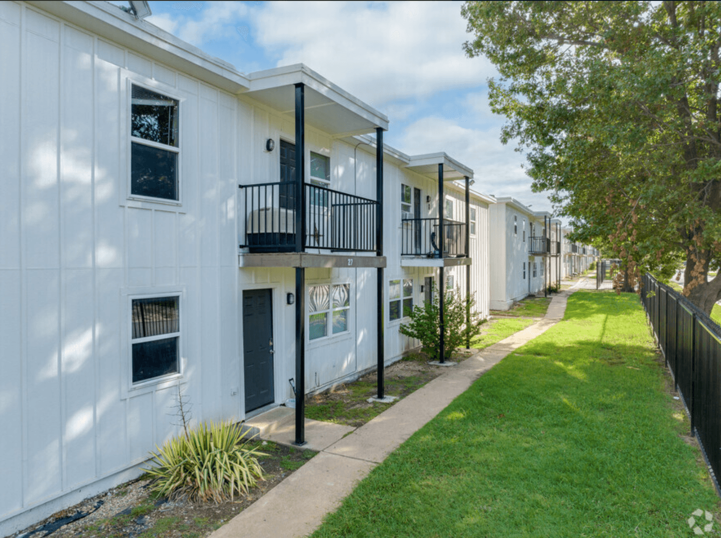 Tulsa Apartment: 10951 E 23rd St