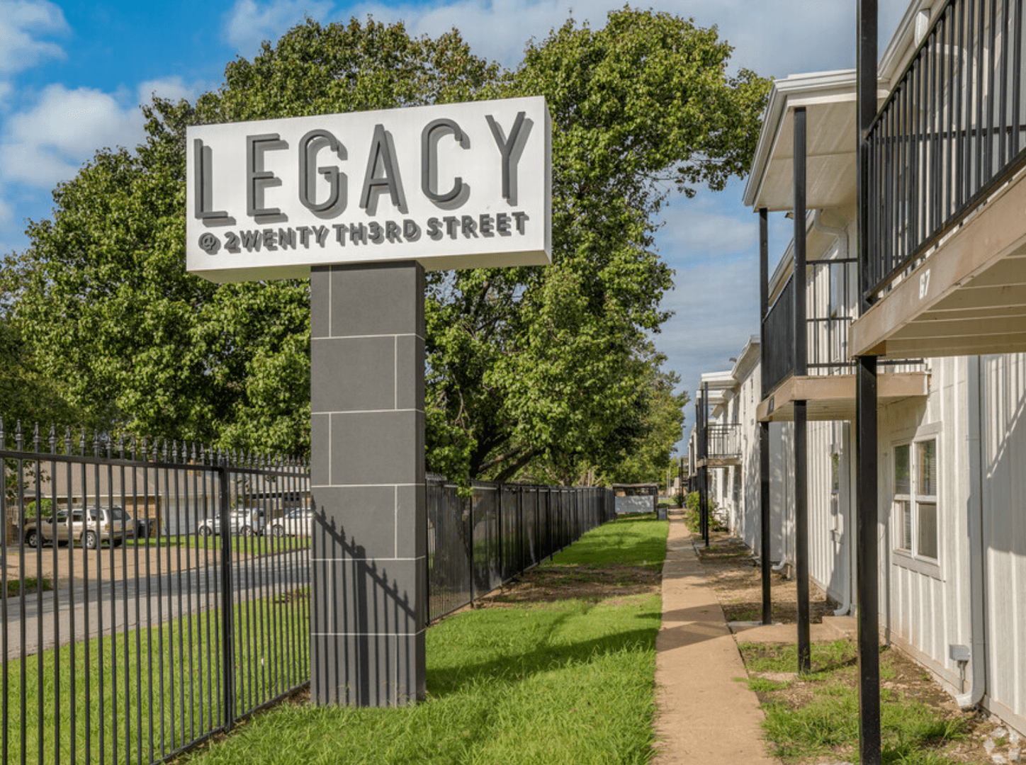 Tulsa Apartment: 10951 E 23rd St