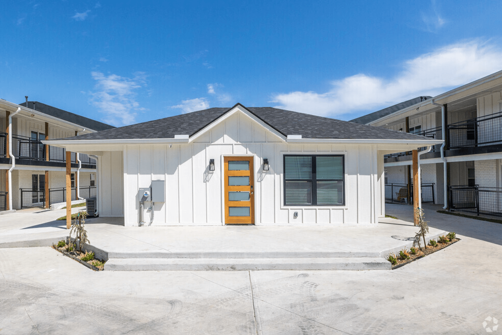 Tulsa Apartment: 1329 E 64th St