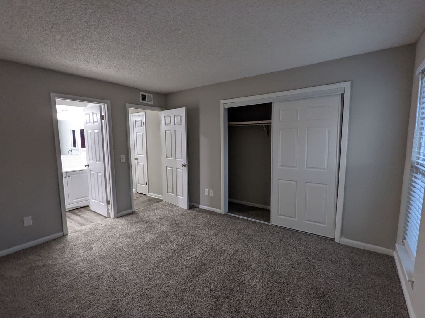 Columbia Apartment: 504 S Beltline Blvd.