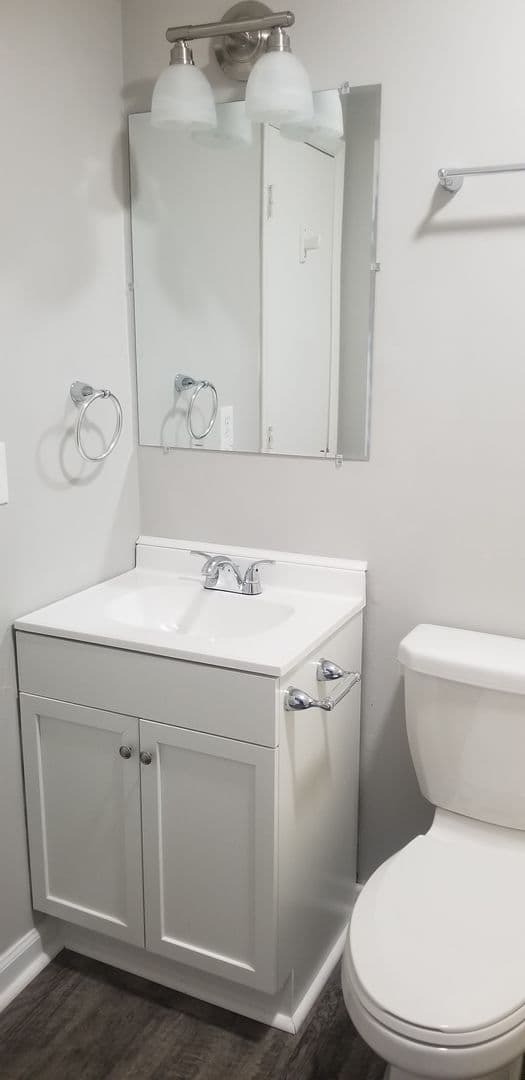 Forest City Apartment: 951 Oakland Road