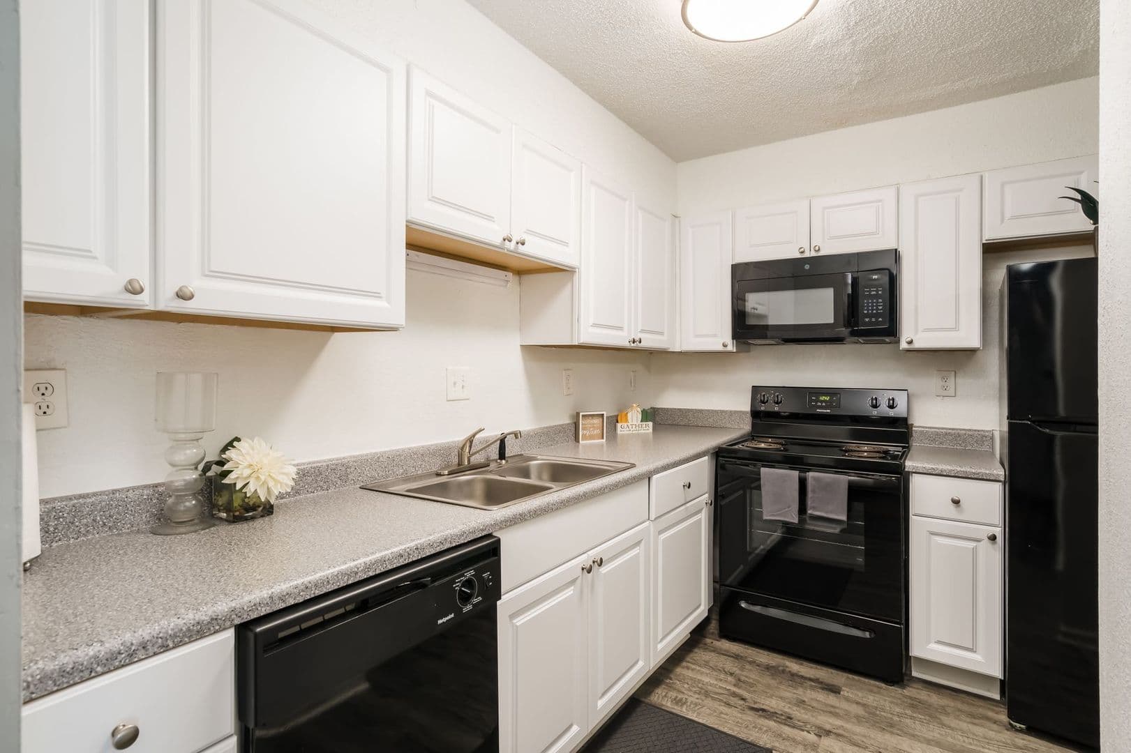 Columbia Apartment: 504 S Beltline Blvd.