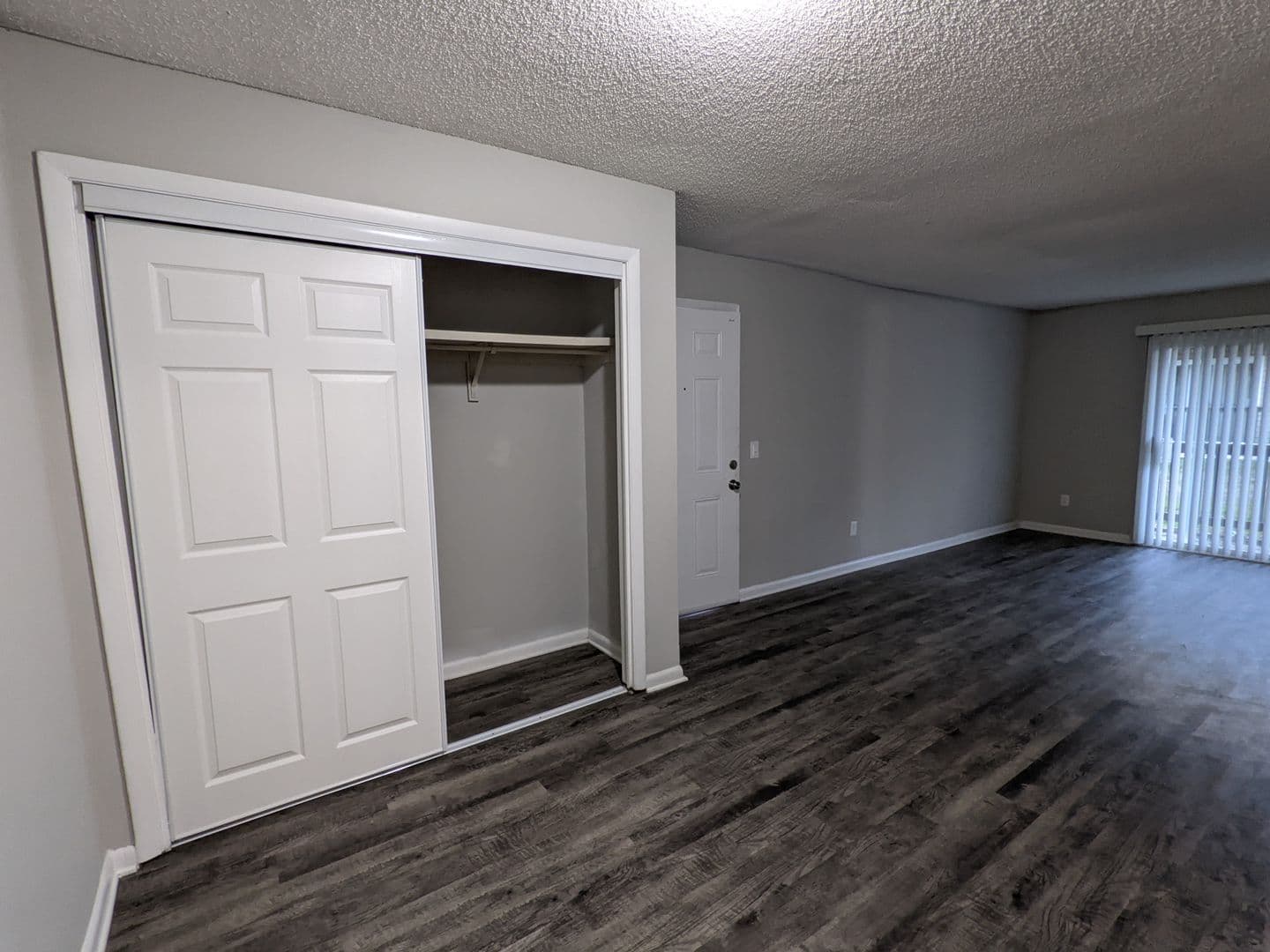 Columbia Apartment: 504 S Beltline Blvd.