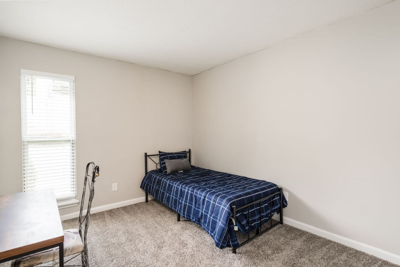 Columbia Apartment: 504 S Beltline Blvd.