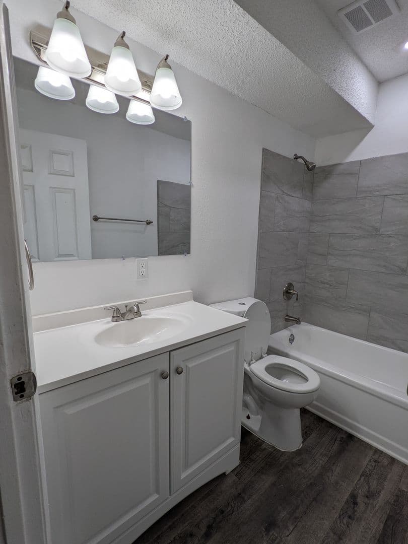 Columbia Apartment: 504 S Beltline Blvd.