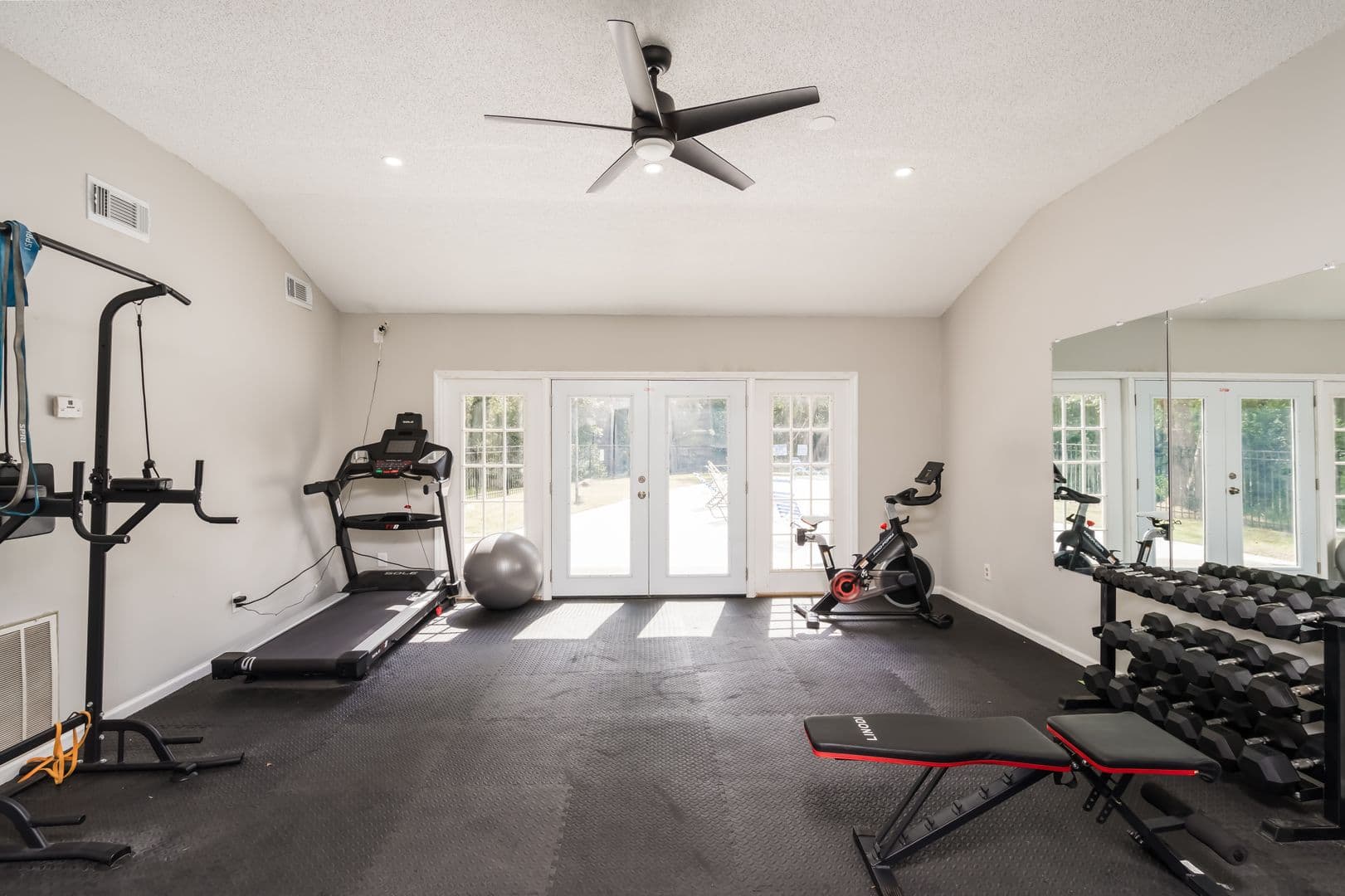 Columbia Apartment: 504 S Beltline Blvd.