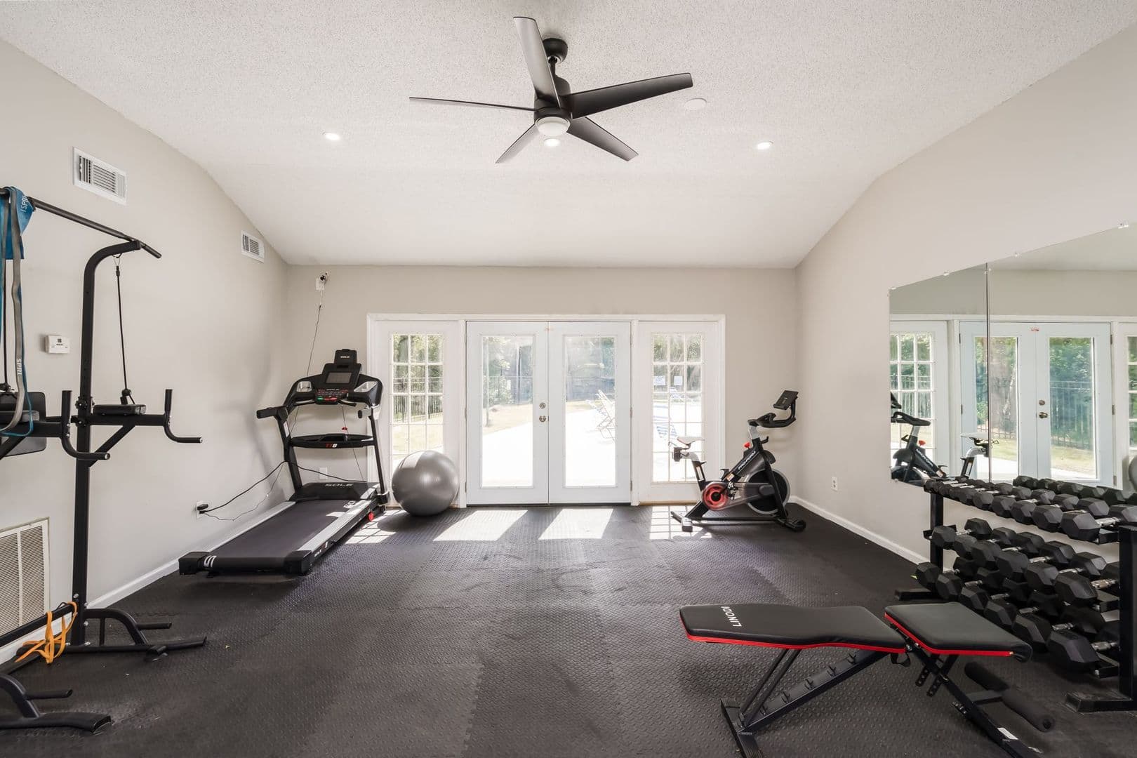 Columbia Apartment: 504 S Beltline Blvd.