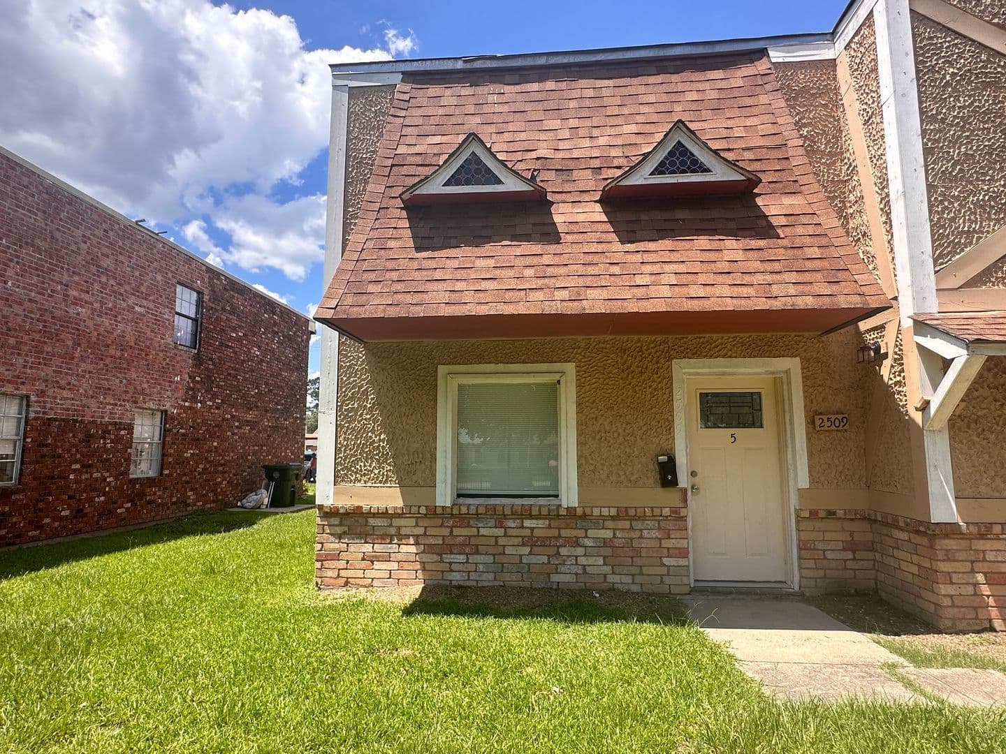Lake Charles Townhome: 2509 Oak Park Blvd