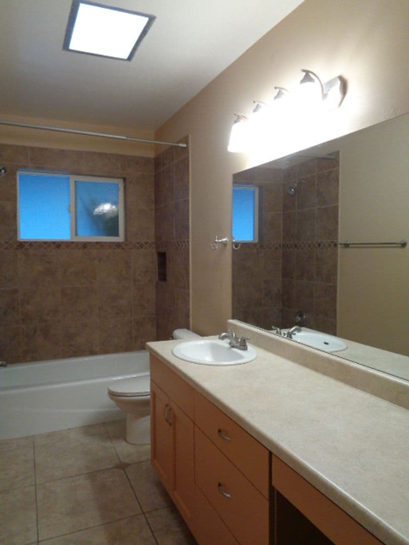 Phoenix Apartment: 2614 E. Pierson St.