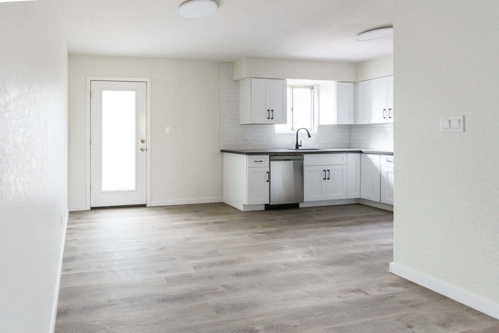 Phoenix Apartment: 85 W. Willetta St.