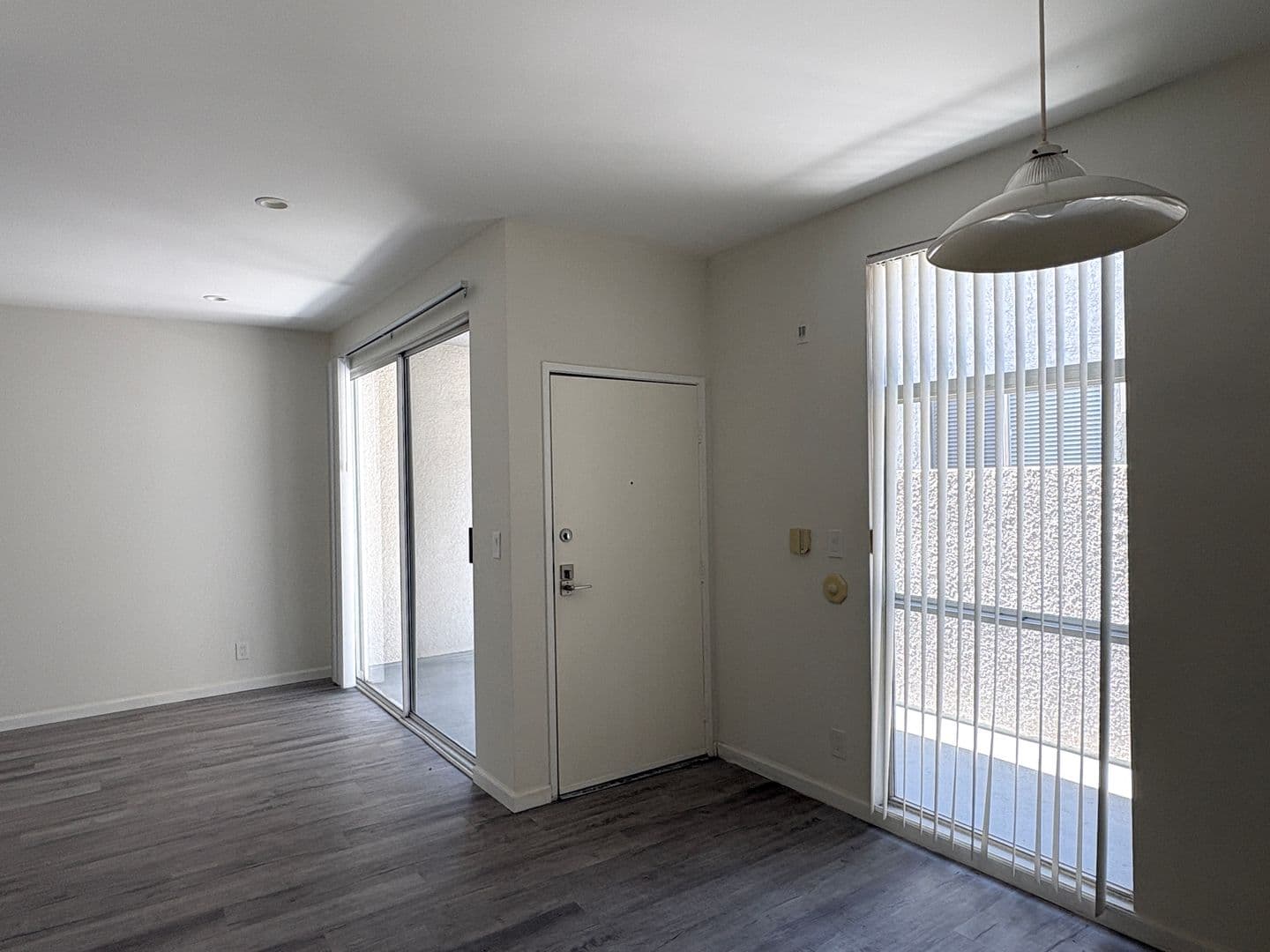 Los Angeles Apartment: 2481 S. Corinth Avenue