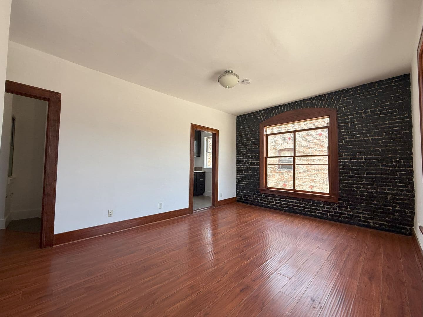 Los Angeles Apartment: 1305 Ingraham Street