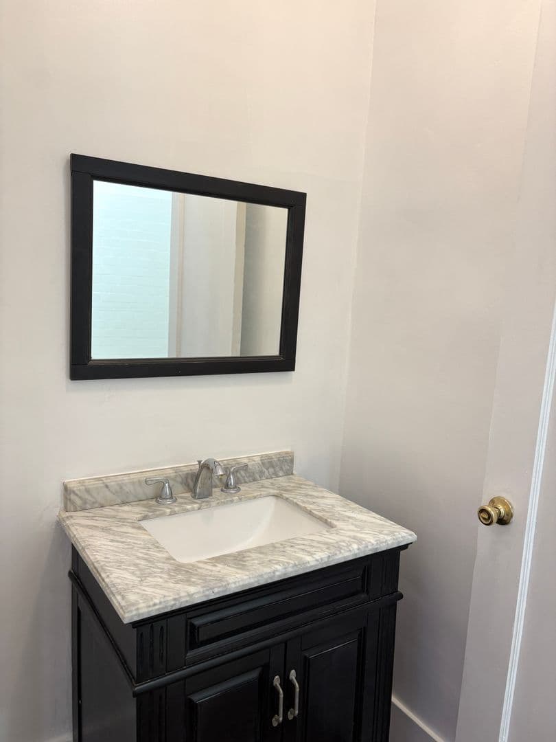 Los Angeles Apartment: 1305 Ingraham Street