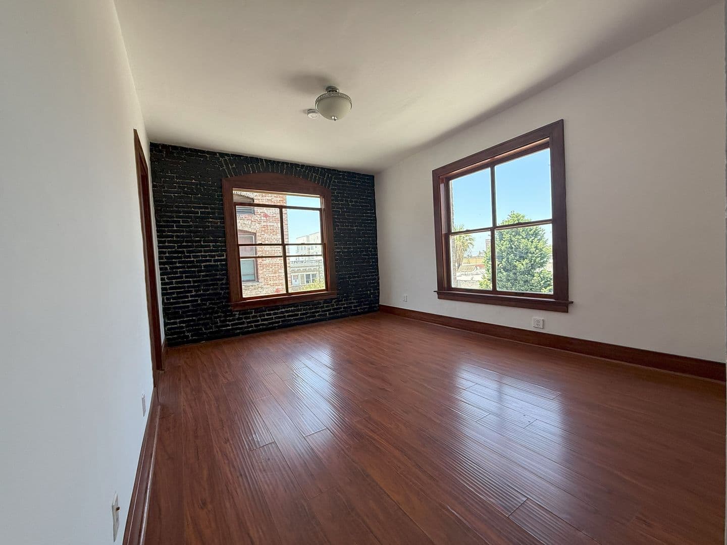 Los Angeles Apartment: 1305 Ingraham Street