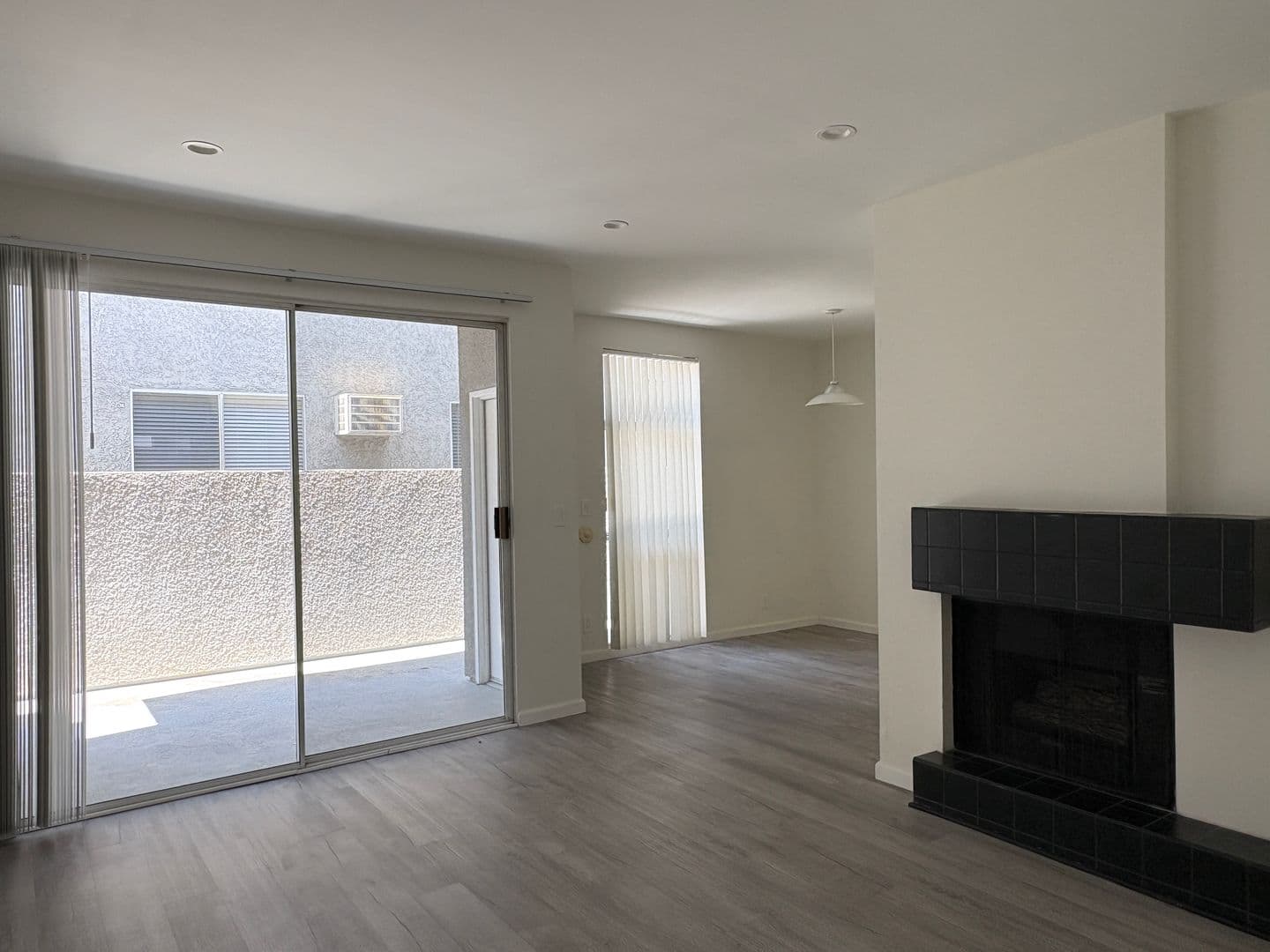 Los Angeles Apartment: 2481 S. Corinth Avenue