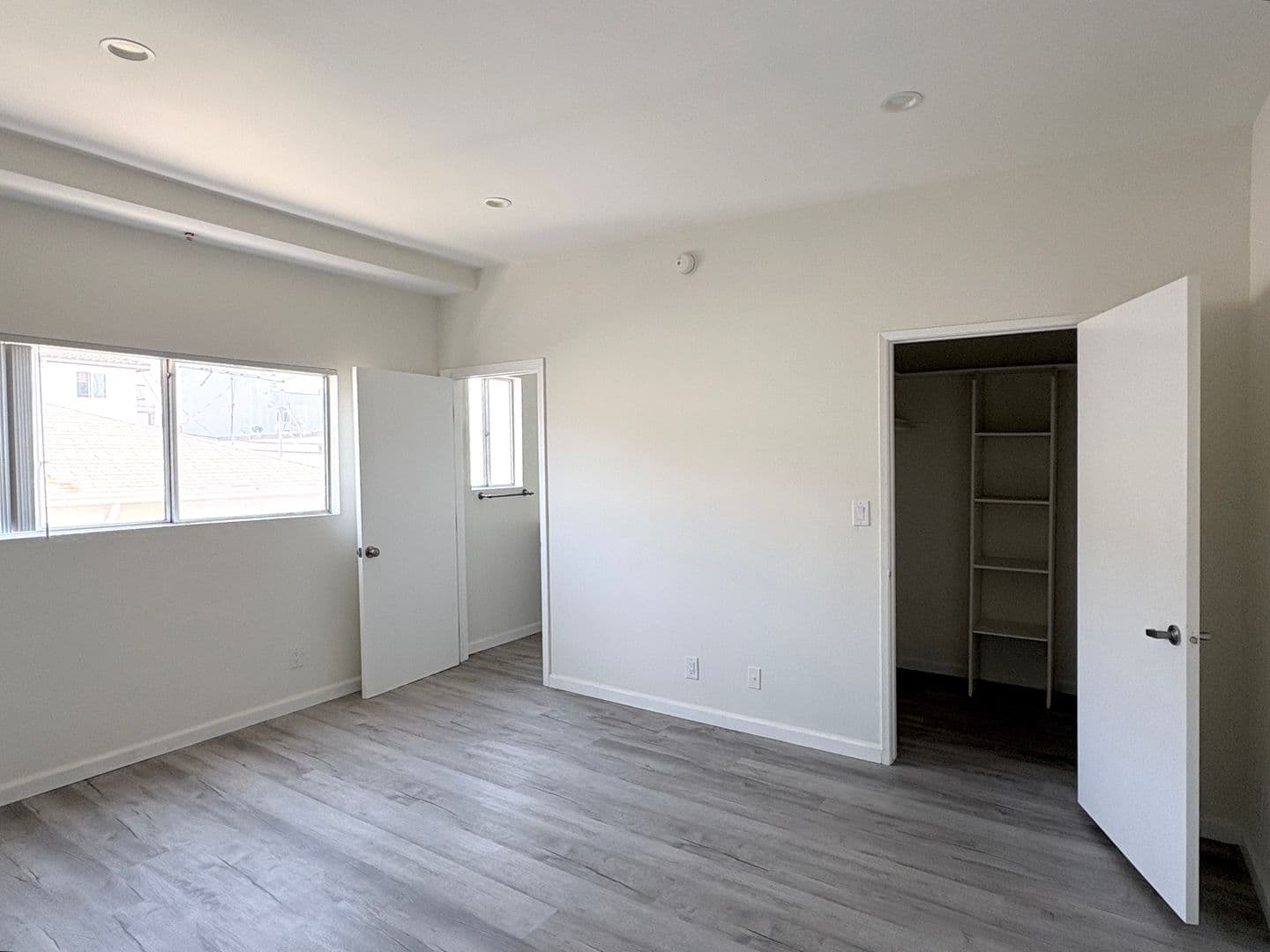 Los Angeles Apartment: 2481 S. Corinth Avenue