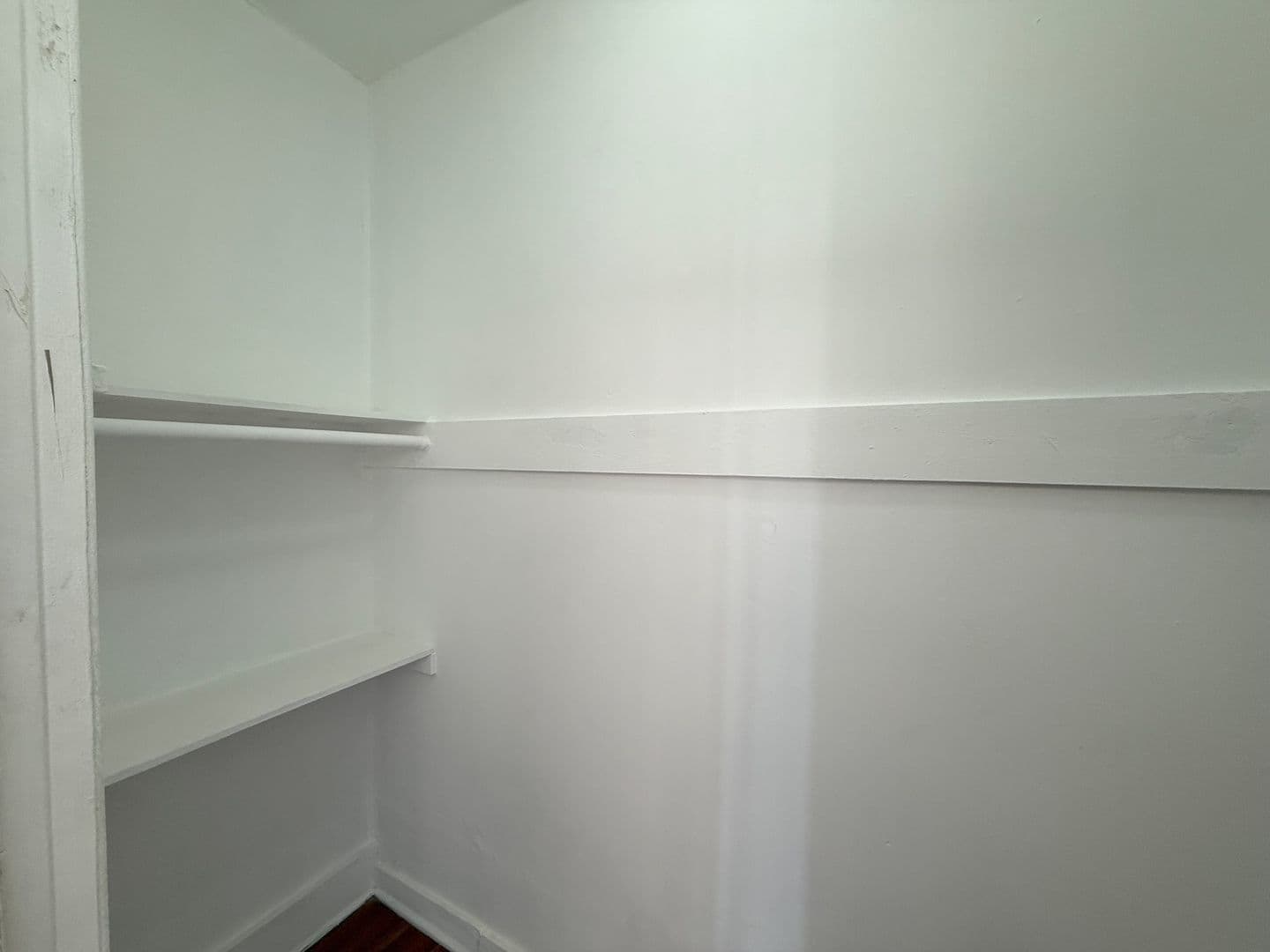 Los Angeles Apartment: 1305 Ingraham Street