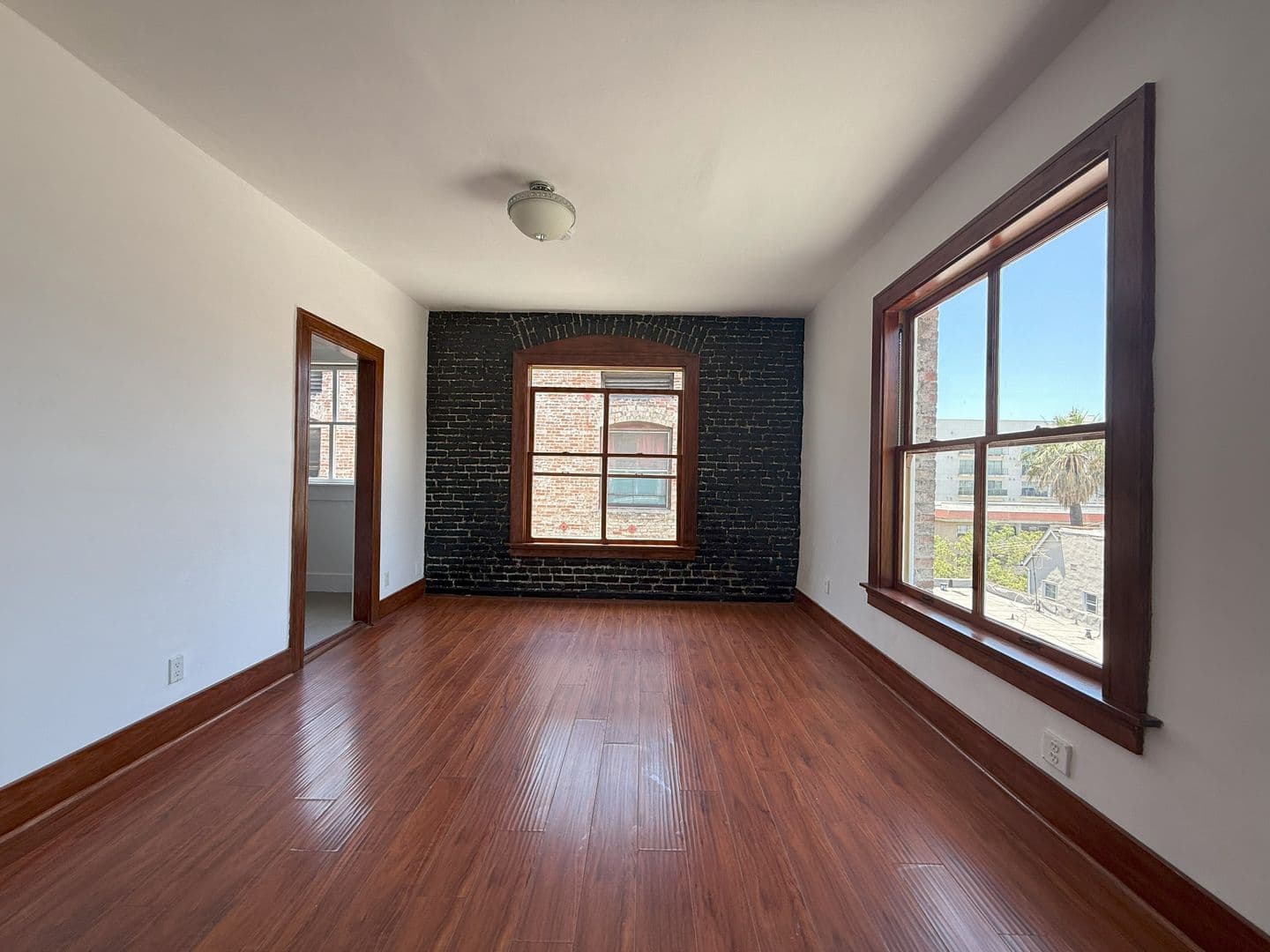 Los Angeles Apartment: 1305 Ingraham Street