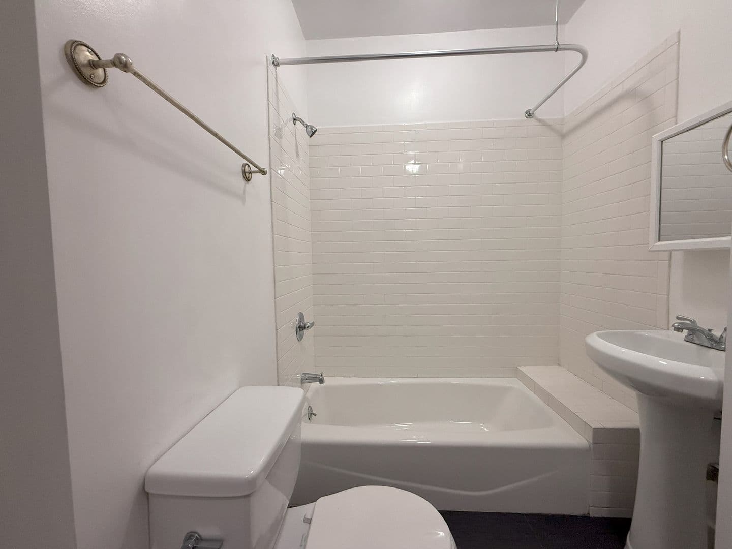 Los Angeles Apartment: 1305 Ingraham Street
