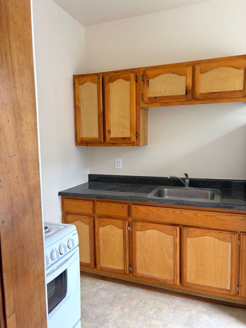 Los Angeles Apartment: 1305 Ingraham Street