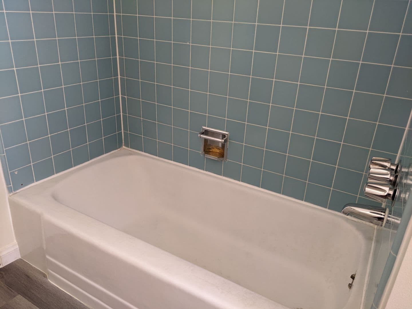 Pasadena Apartment: 250 N. Oakland Ave.
