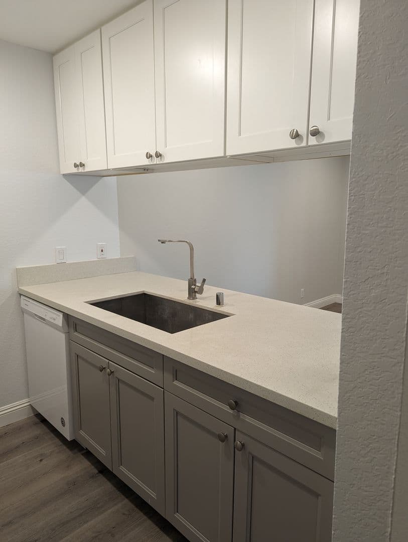 Pasadena Apartment: 666-670 N. Hill Ave.