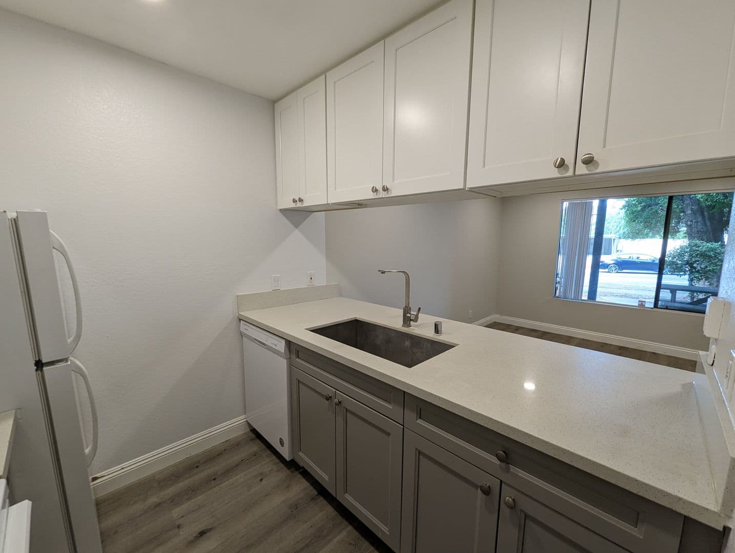 Pasadena Apartment: 666-670 N. Hill Ave.