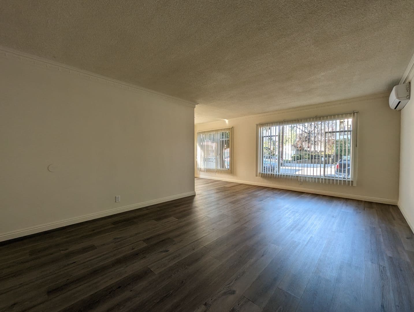 Pasadena Apartment: 250 N. Oakland Ave.