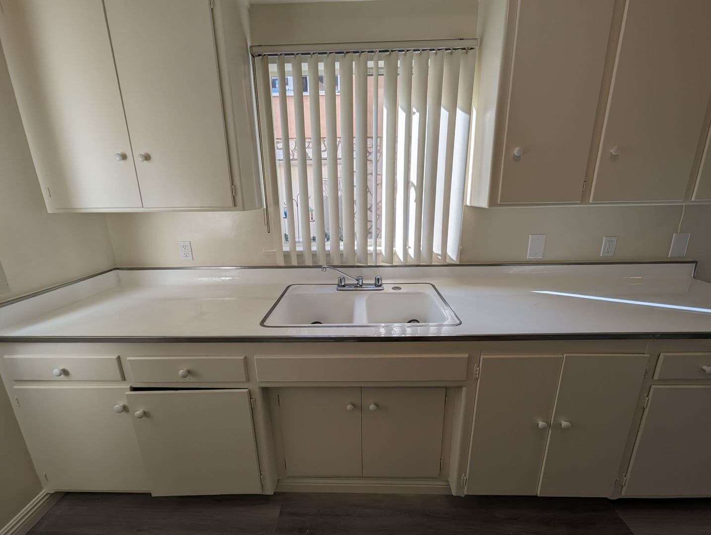 Pasadena Apartment: 250 N. Oakland Ave.