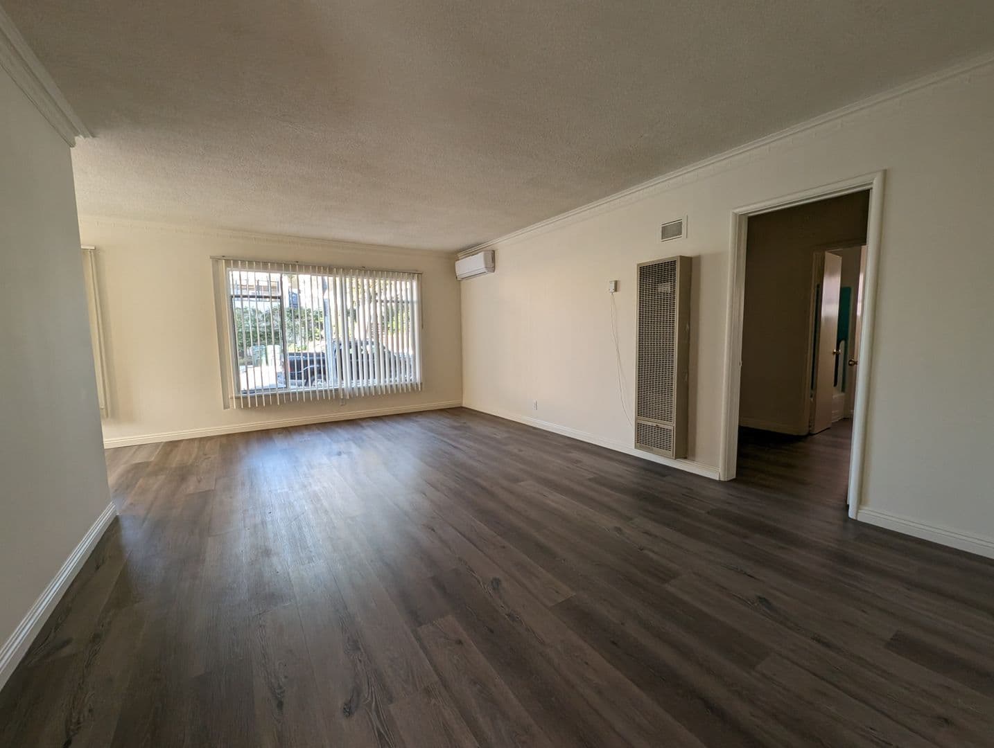 Pasadena Apartment: 250 N. Oakland Ave.