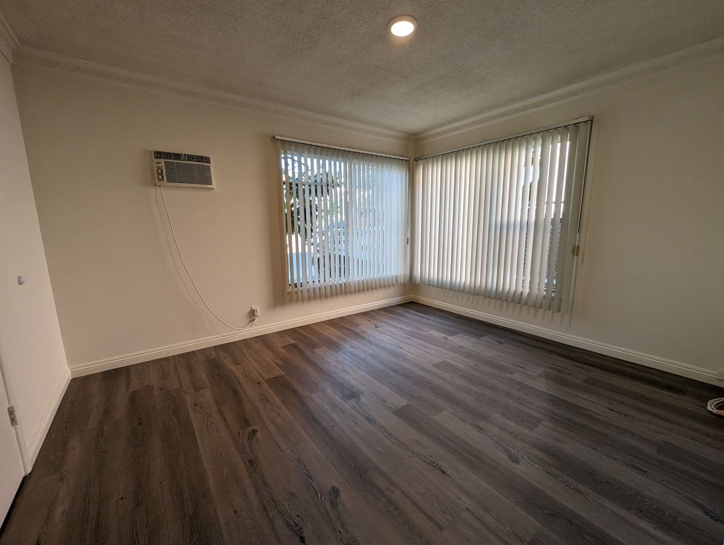 Pasadena Apartment: 250 N. Oakland Ave.