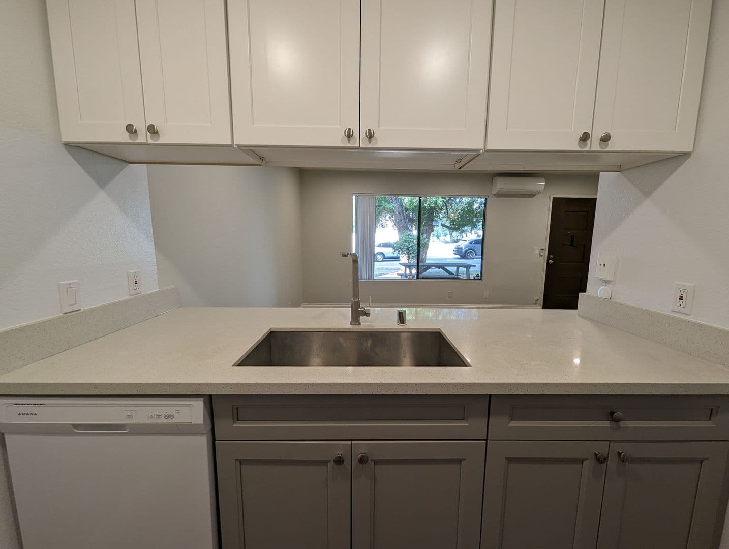 Pasadena Apartment: 666-670 N. Hill Ave.