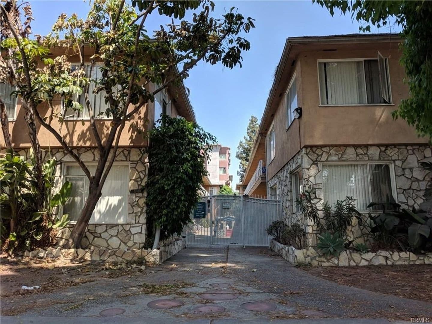 Pasadena Apartment: 250 N. Oakland Ave.