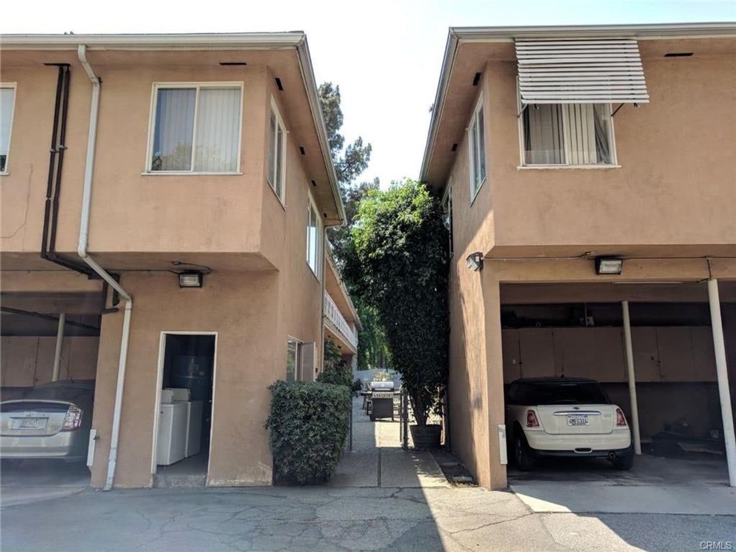 Pasadena Apartment: 250 N. Oakland Ave.