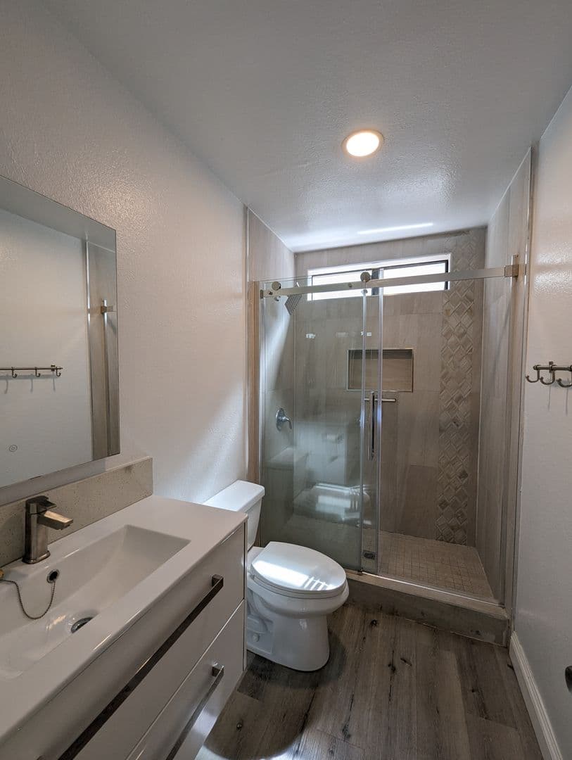 Pasadena Apartment: 666-670 N. Hill Ave.