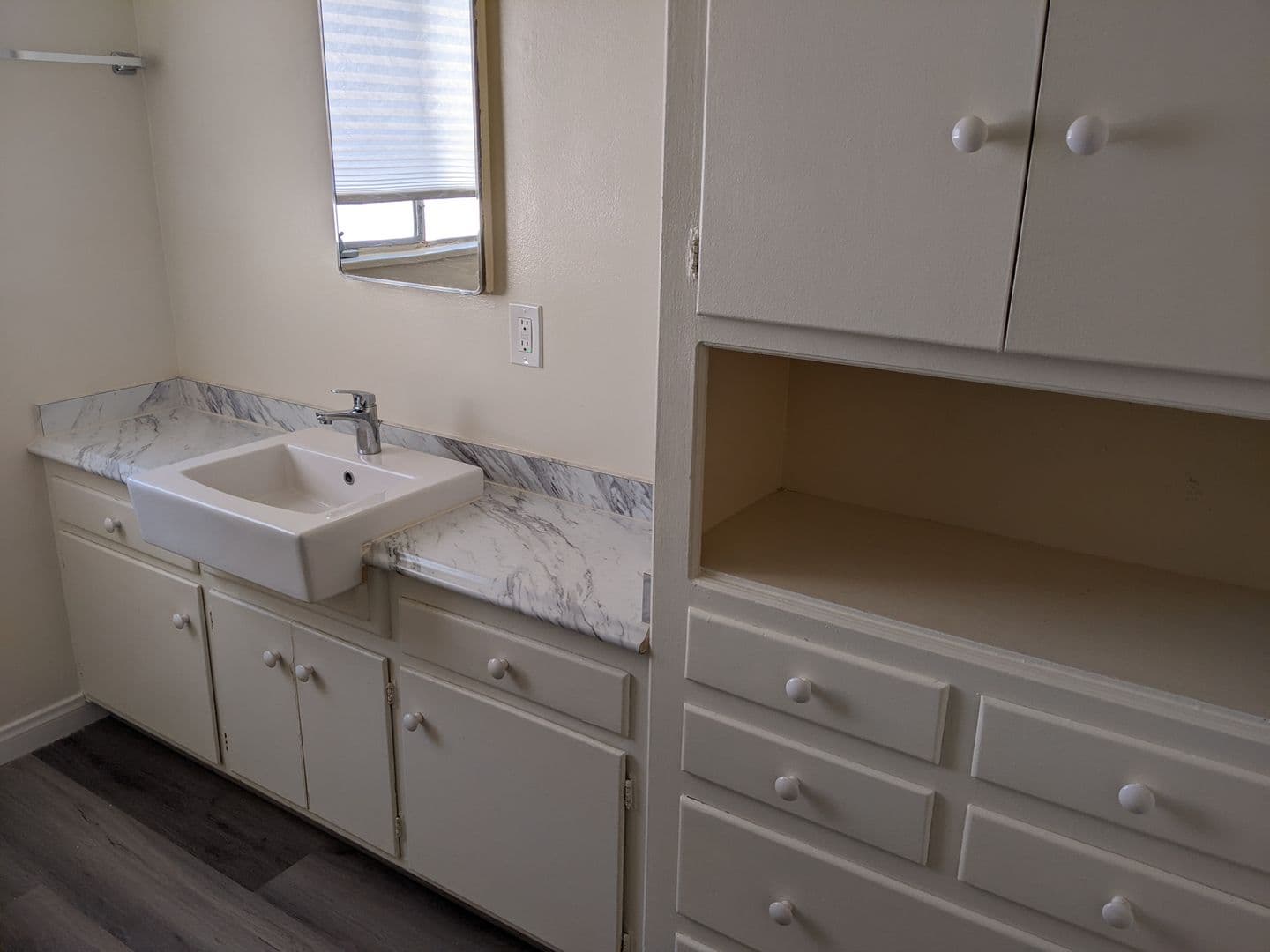 Pasadena Apartment: 250 N. Oakland Ave.