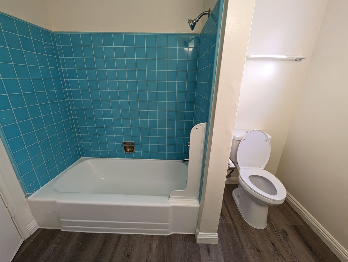 Pasadena Apartment: 250 N. Oakland Ave.