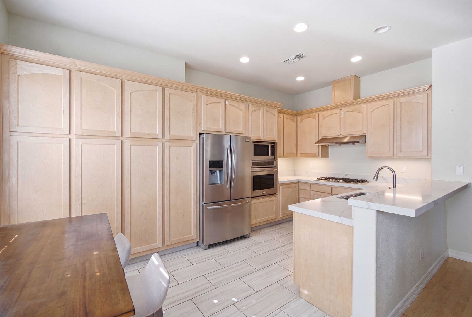 Saugus House: 28587 Haskell Canyon Road