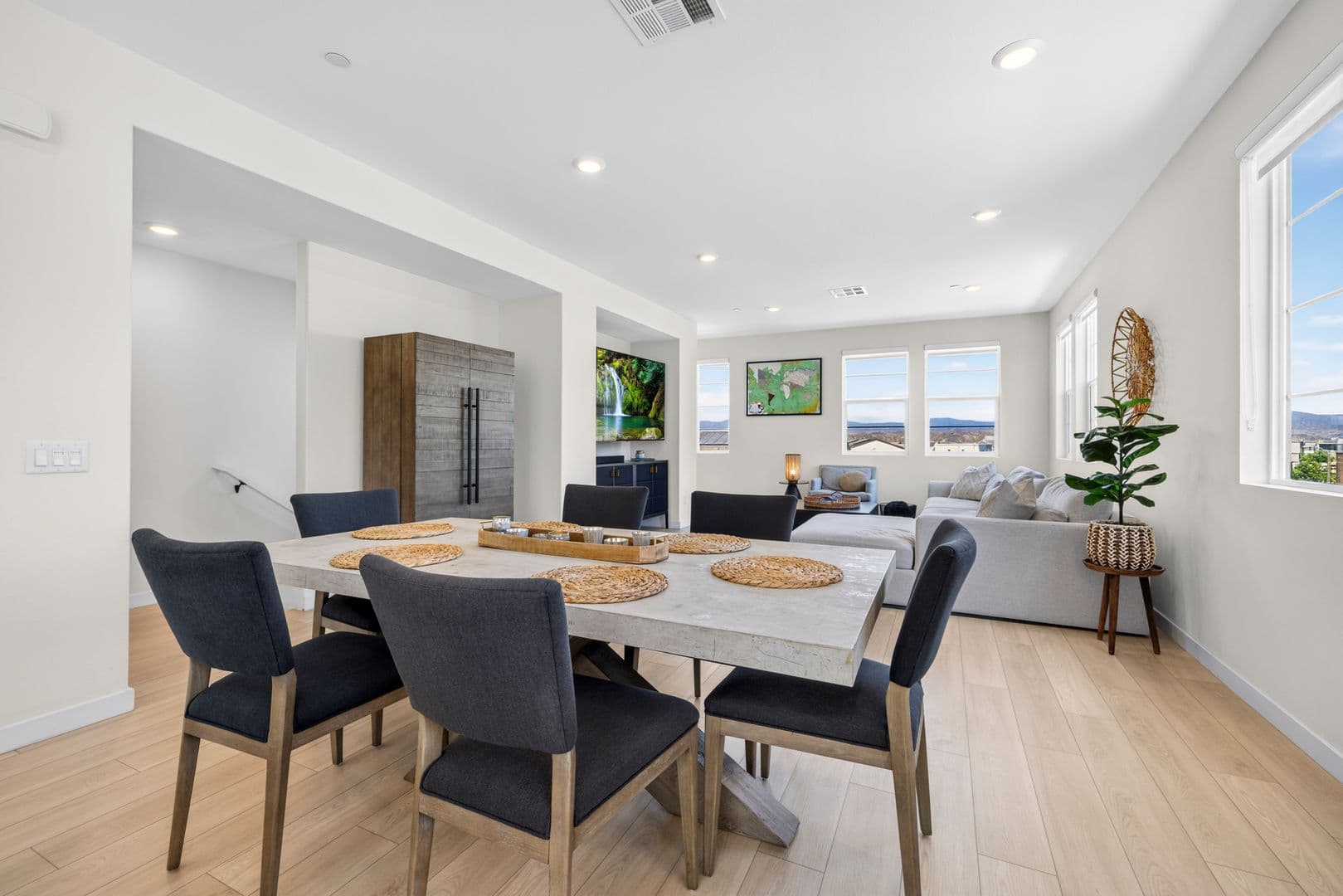 Valencia House: 27105 Valley Oak