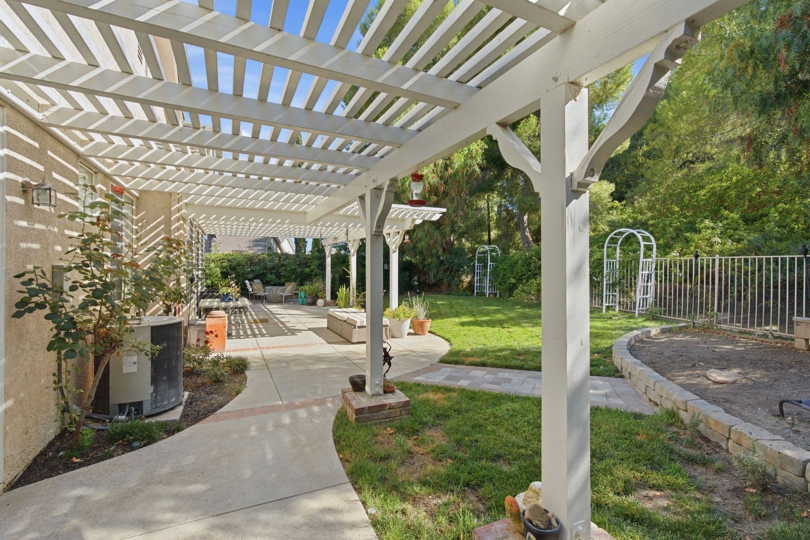 Saugus House: 28587 Haskell Canyon Road