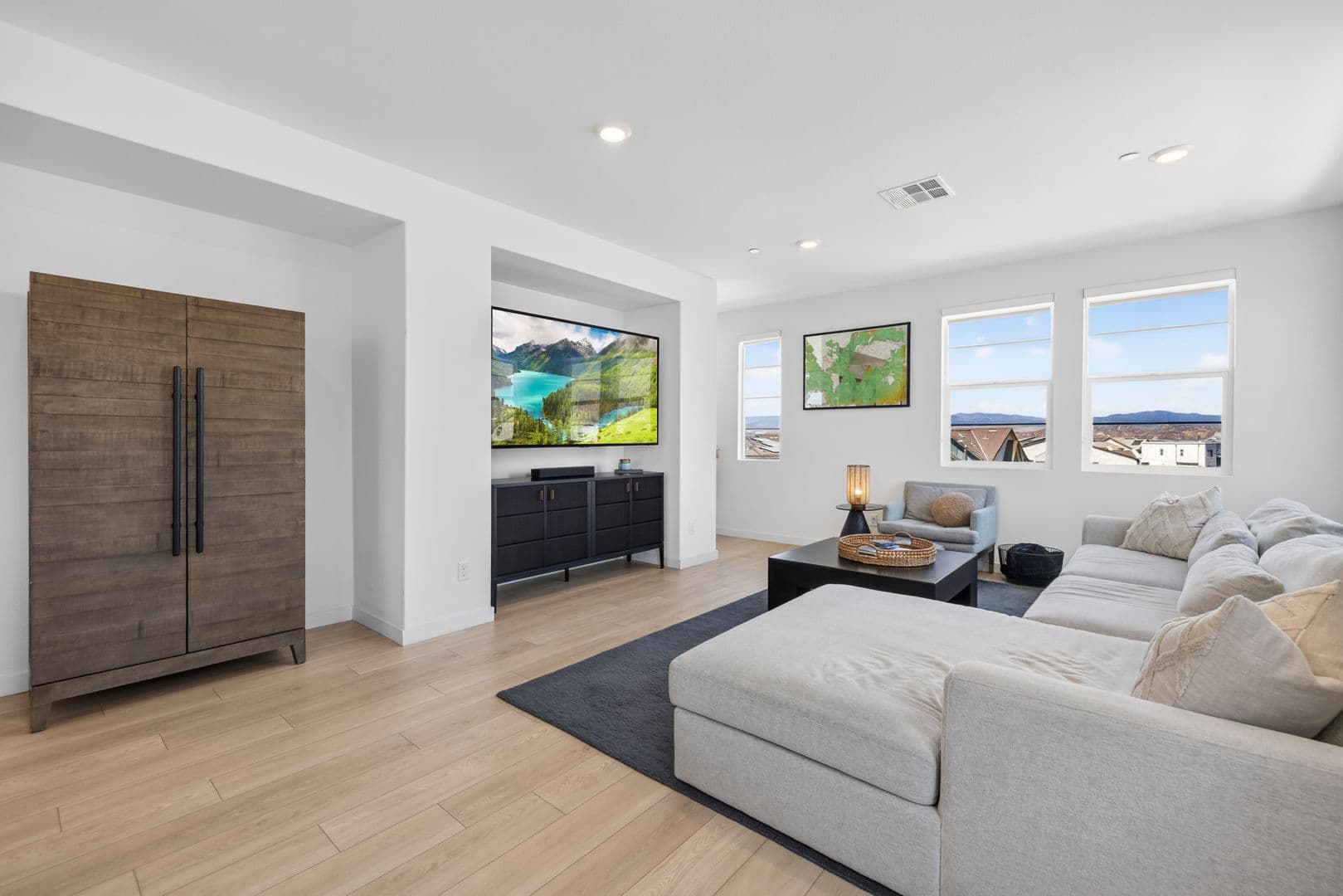 Valencia House: 27105 Valley Oak