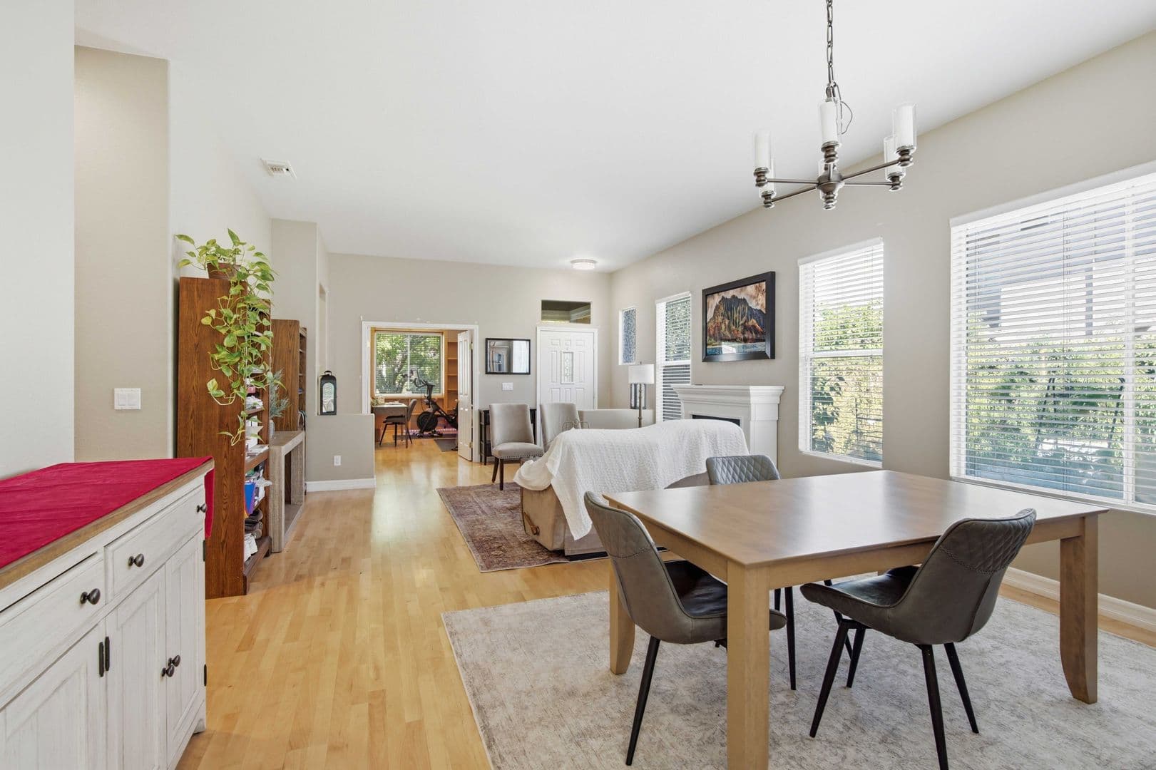 Saugus House: 28587 Haskell Canyon Road