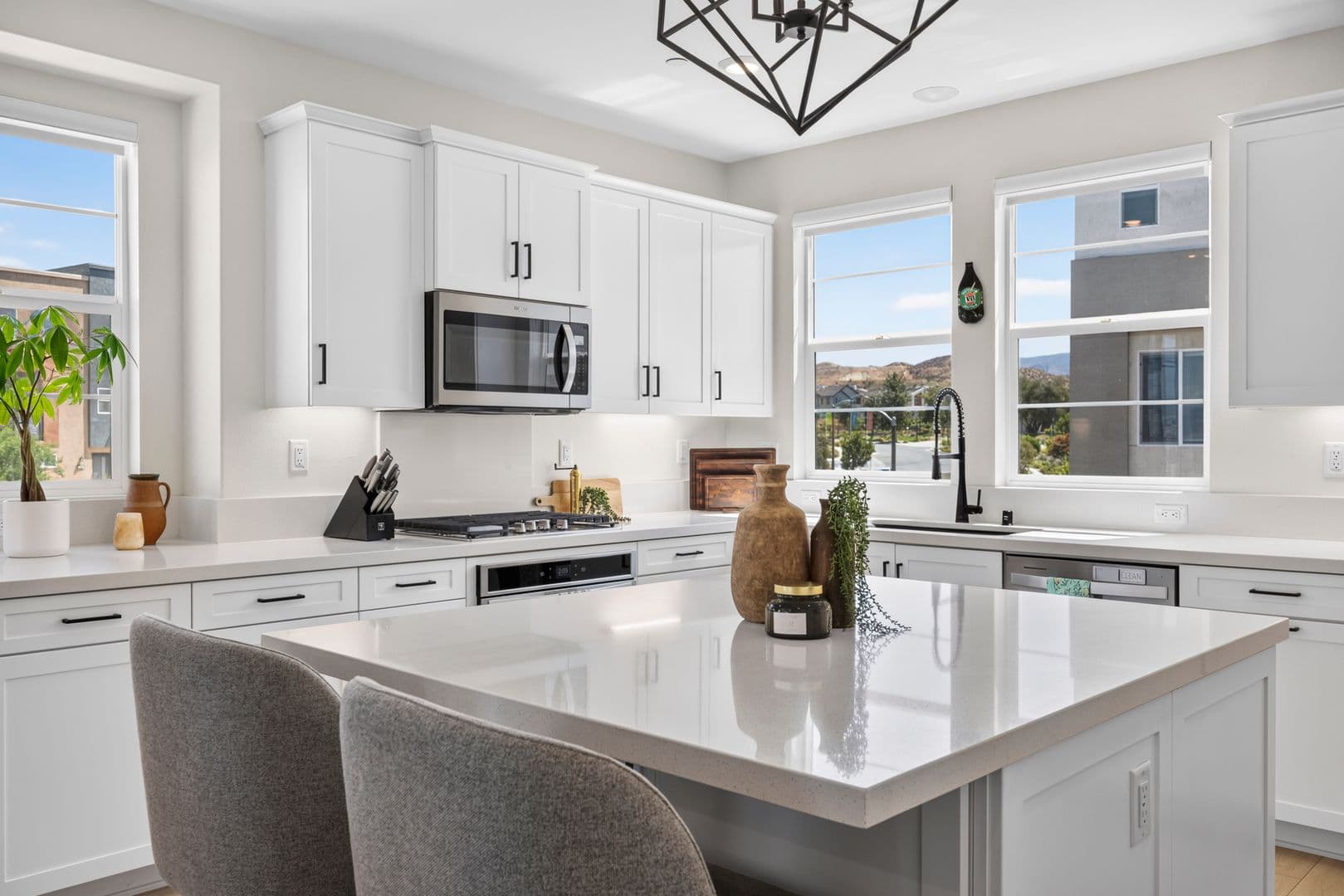 Valencia House: 27105 Valley Oak