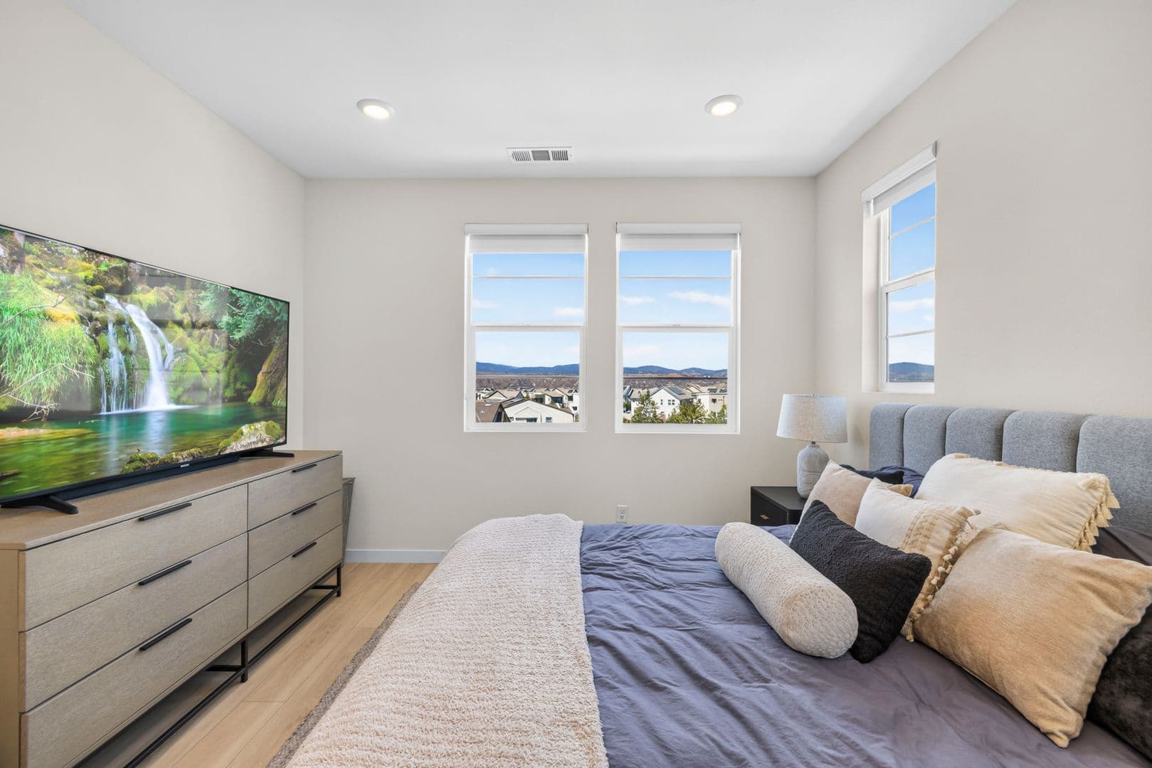 Valencia House: 27105 Valley Oak