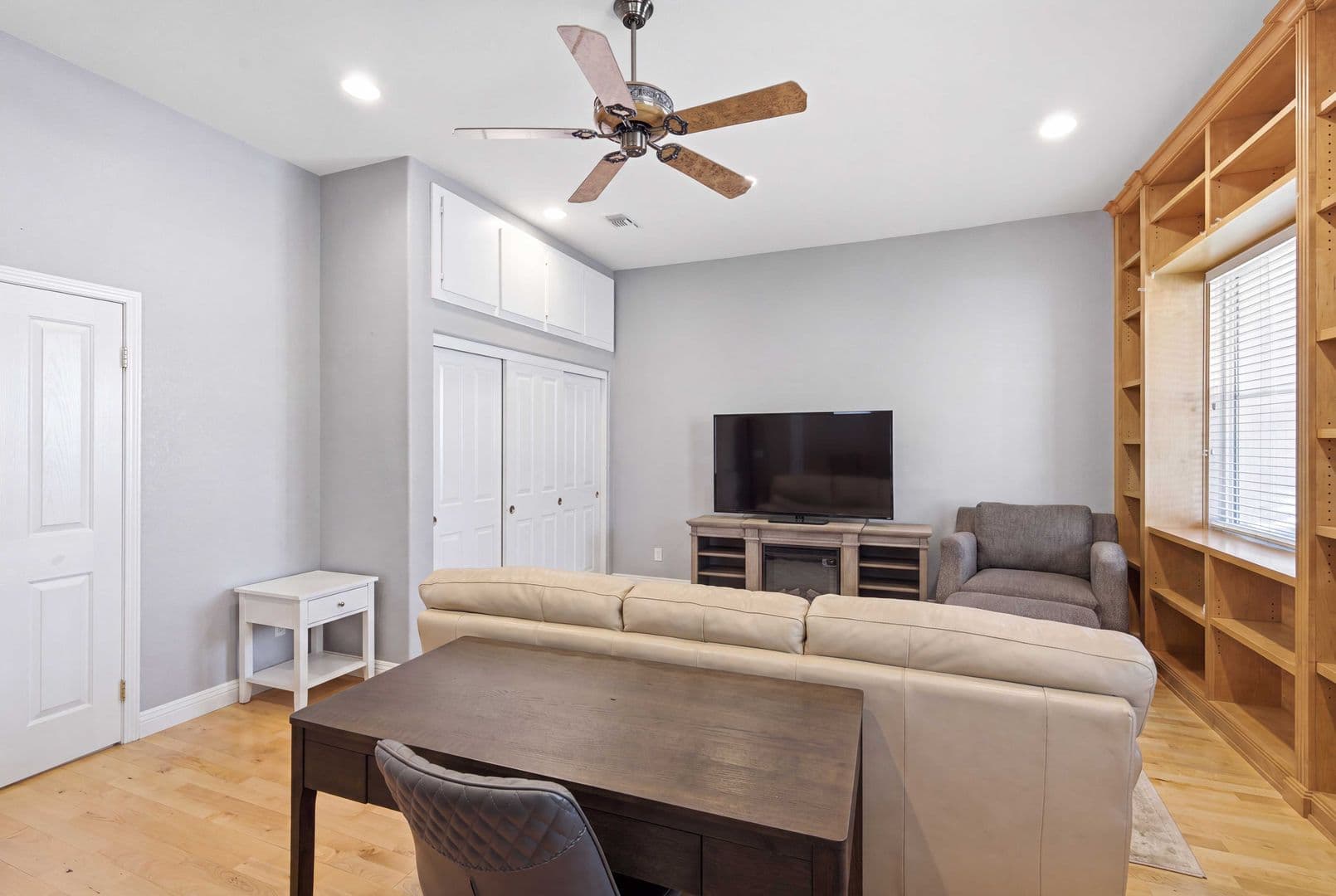 Saugus House: 28587 Haskell Canyon Road
